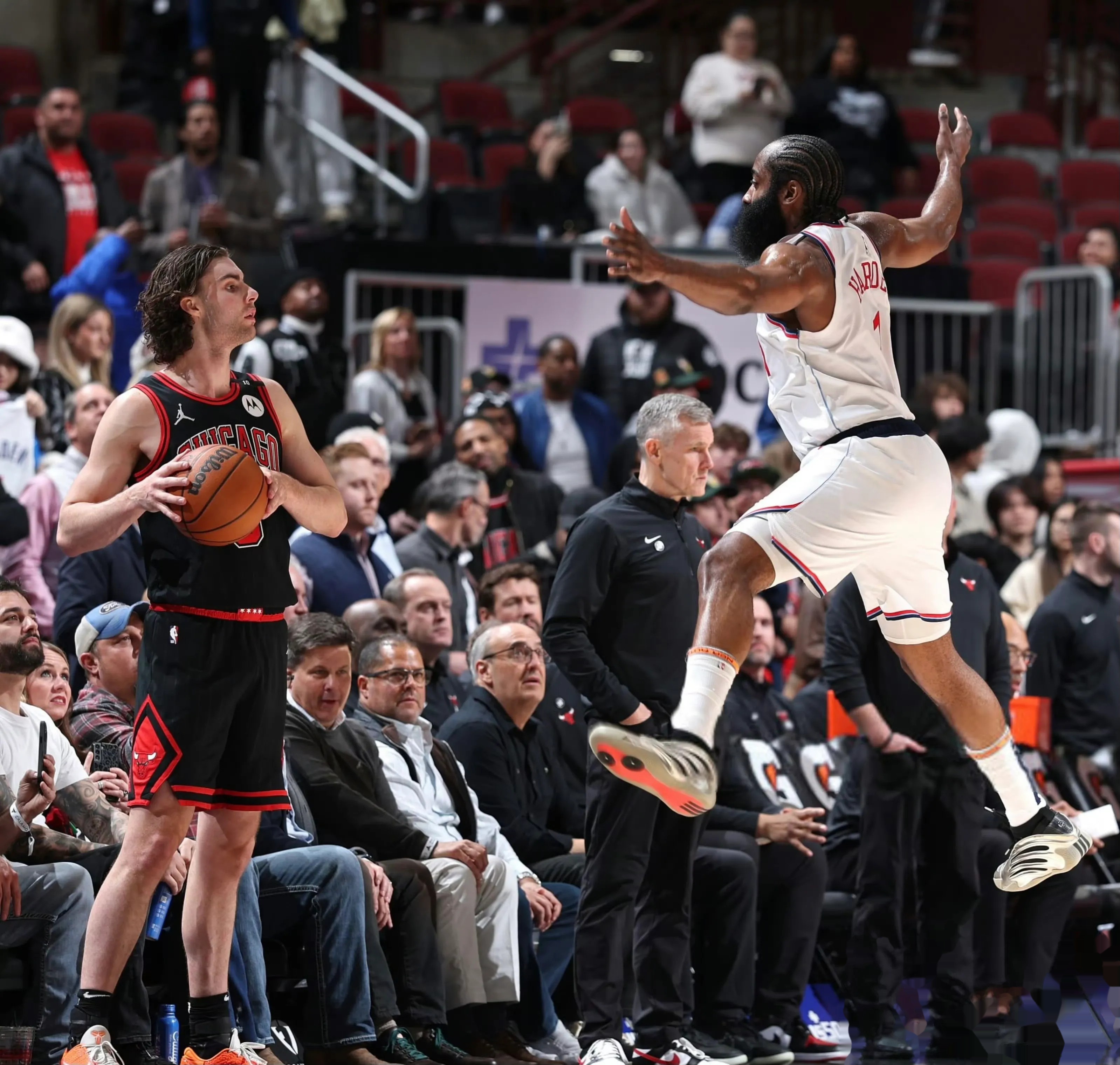 九游娱乐APP-太狠了！罗马回应争议备战NBA常规赛哈兰德在皇家马德里比赛中大胜，哈登关键时刻出色防守